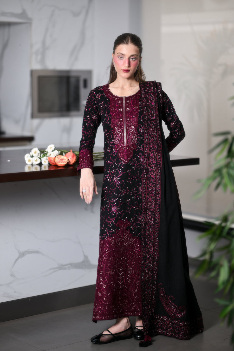 Obsidian Embroidered 3Pc